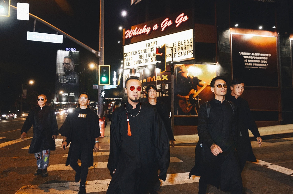 Ban nhạc Dạ Ma được biểu diễn tại sân khấu Whisky a Go Go, Hollywood, Mỹ.