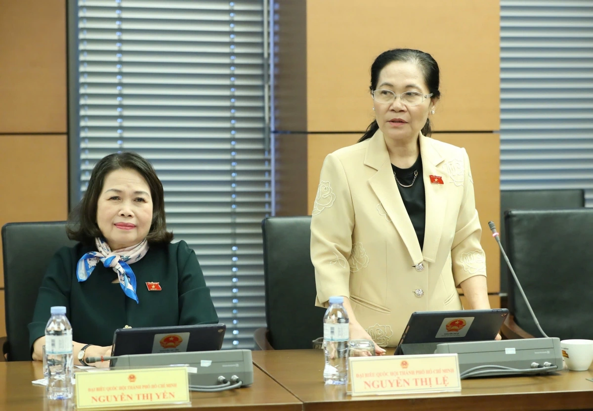 Đại biểu Nguyễn Thị Lệ phát biểu tại thảo luận tổ, sáng 7/11. Ảnh: Quang Phúc