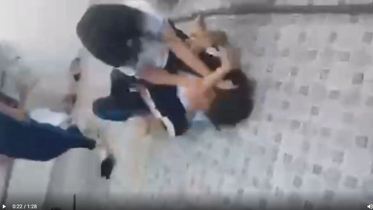 Hai nữ sinh đánh nhau chỉ vì mâu thuẫn nhỏ 