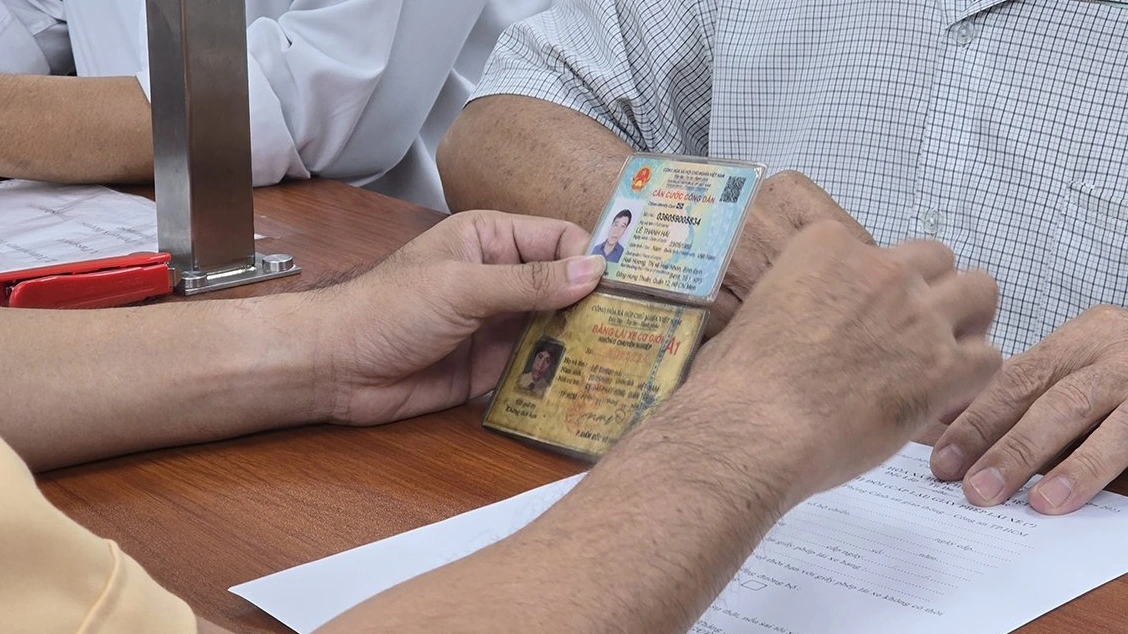 Hiện nay, vẫn còn nhiều GPLX bằng thẻ bìa chưa có dữ liệu trên hệ thống, gây khó khăn cho quá trình xác minh và đổi sang thẻ PET