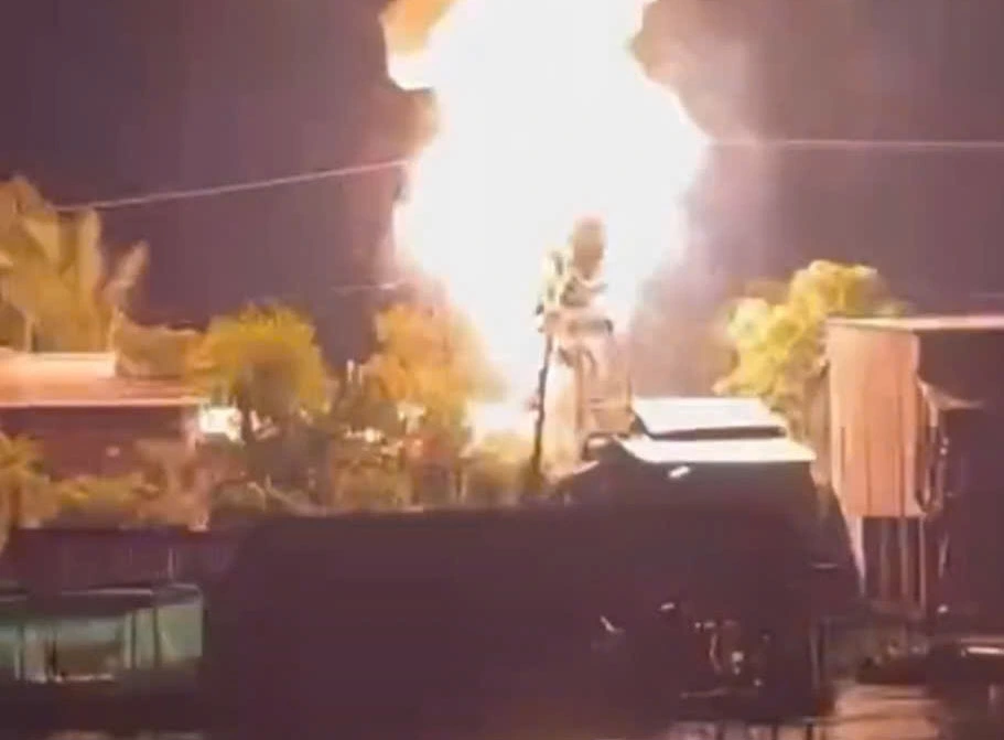 Nhiều nhà dân bị cháy lan từ cháy đường dây điện