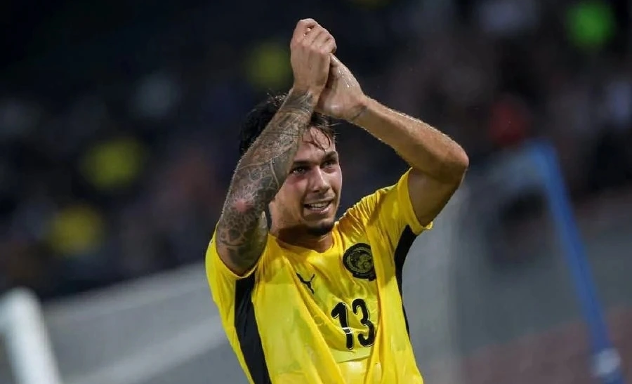 Gabriel Palmero rơi vào cảnh thất nghiệp sau án phạt của FIFA (Ảnh: NST).