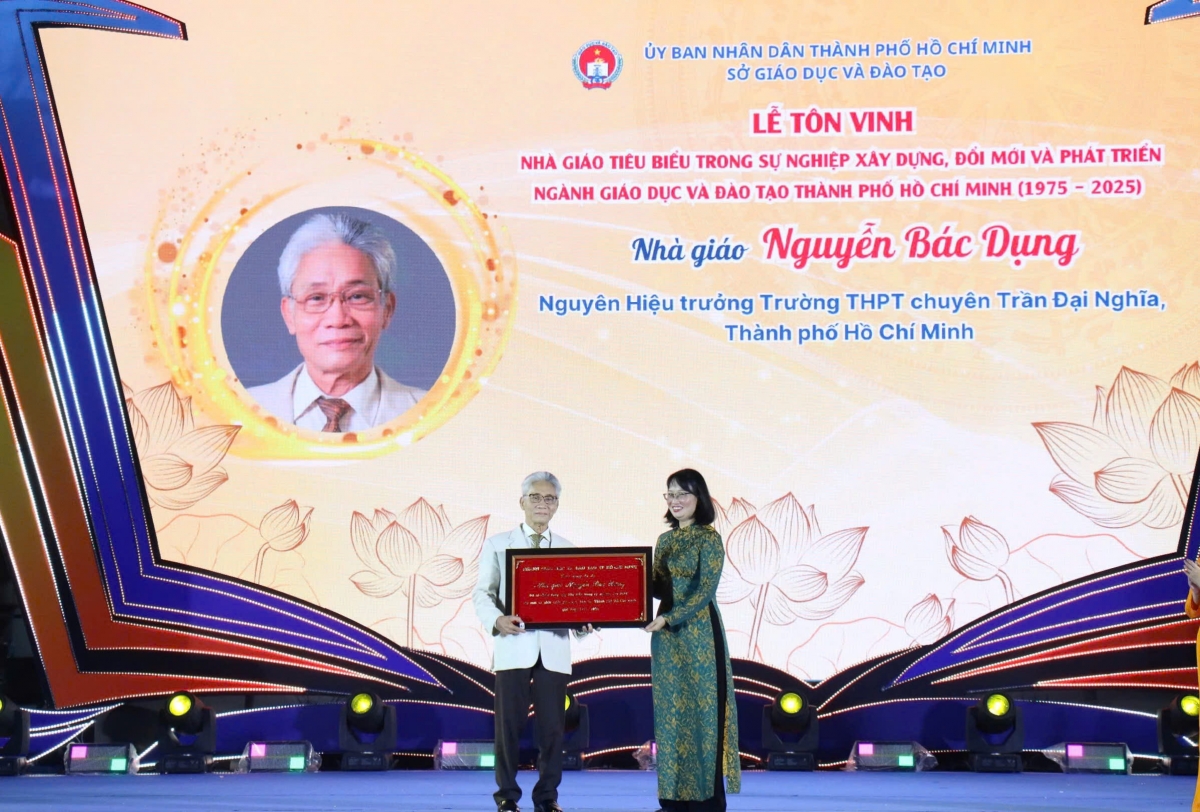 Nhà giáo được tôn vinh tiêu biểu trong 50 năm xây dựng và phát triển giáo dục TP.HCM