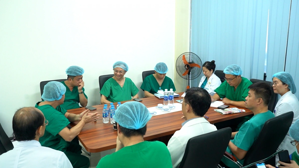 Các bác sĩ hội chẩn 3 lần cùng nhau và thêm 1 lần trước ghép phổi (ảnh BV cung cấp)
