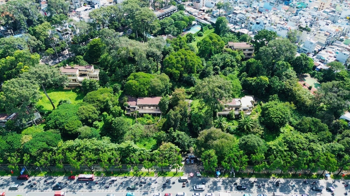 Khu đất số 1 Lý Thái Tổ tiếp giáp 3 mặt tiền được chọn là nơi đặt công trình tưởng niệm nạn nhân mất vì Covid-19. (Ảnh: M.Q)