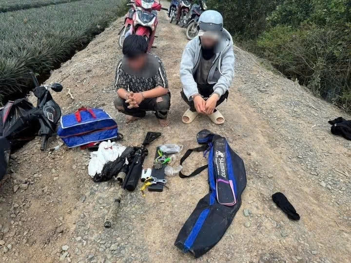Hai đối tượng mang súng đi săn bị công an lập hồ sơ xử lý