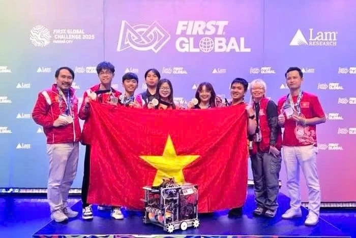 Vượt qua 190 quốc gia, học sinh FPT giành huy chương bạc cuộc thi Robotics quốc tế.
