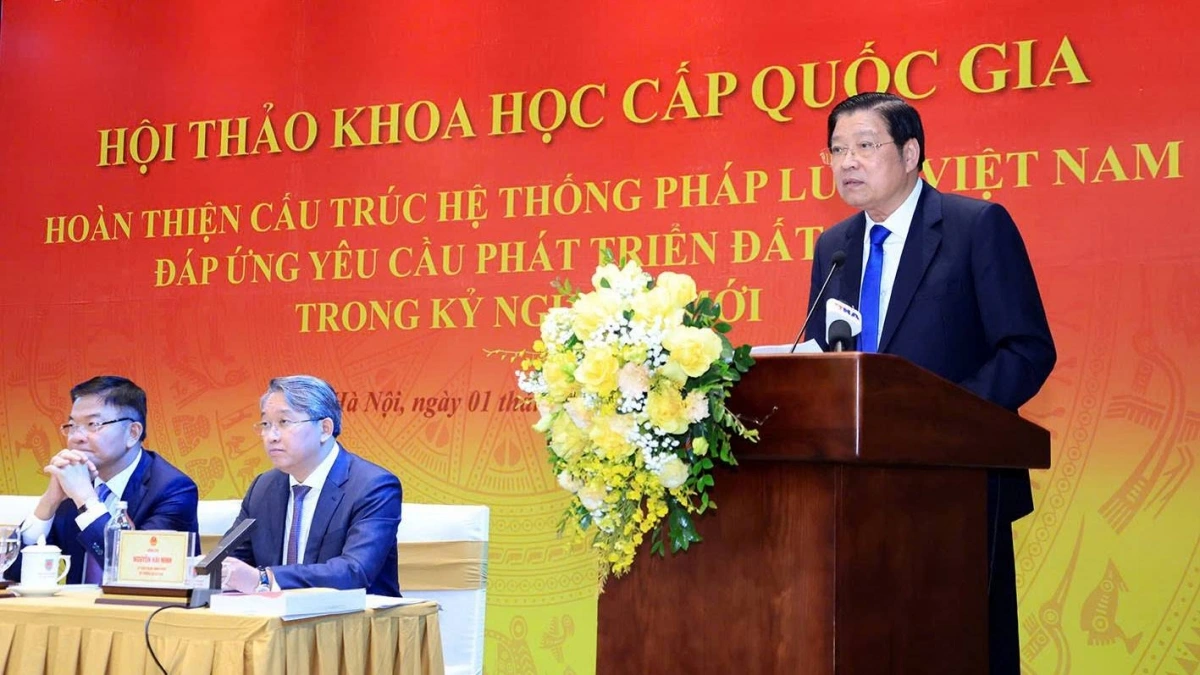 Ủy viên Bộ Chính trị, Bí thư Trung ương Đảng, Trưởng ban Nội chính Trung ương Phan Đình Trạc phát biểu chỉ đạo tại hội thảo.