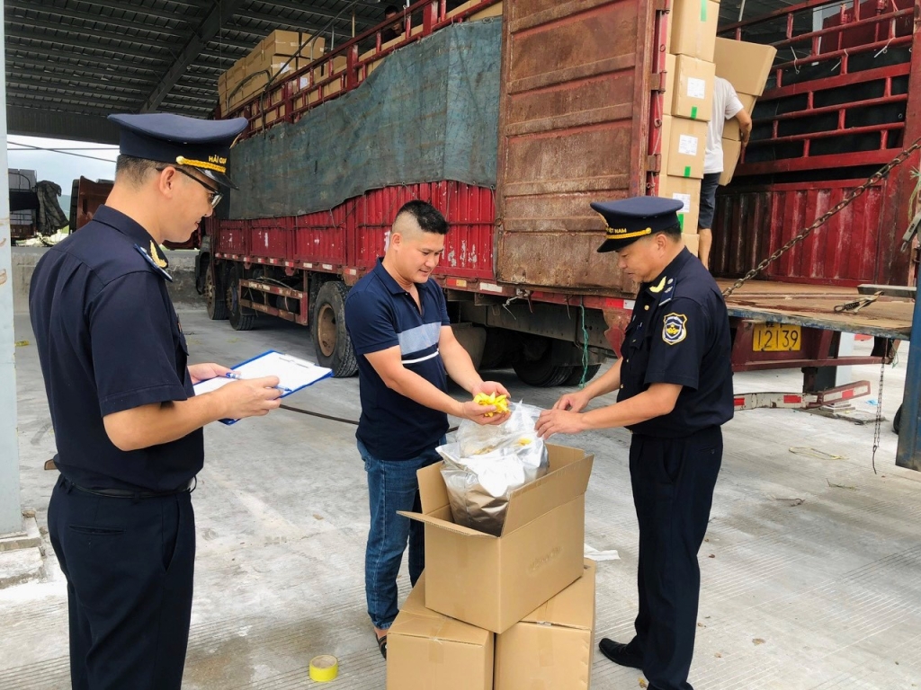 Hải quan tăng cường chống buôn lậu
