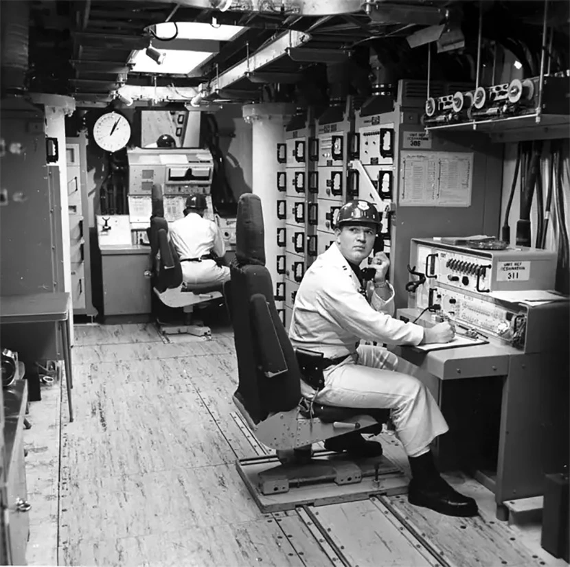 Các thành viên kíp chiến đấu trong mô hình huấn luyện quy trình phóng tên lửa. Ảnh: Không quân Mỹ