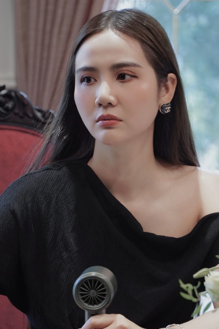 Tạo hình của Huyền Lizzie trong "Cách em 1 milimet"