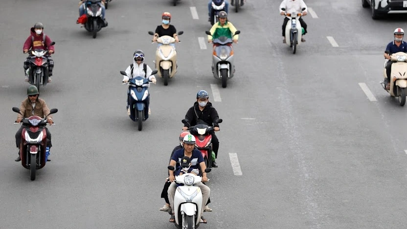 Người dân còn băn khoăn về khâu an toàn khi nếu chuyển đổi xe xăng sang xe điện