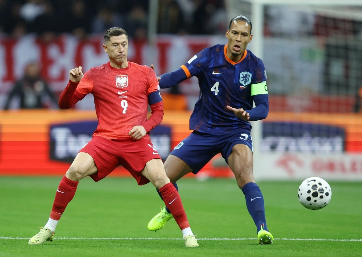 Hà Lan bị Ba Lan cầm hòa với tỉ số 1-1. (Ảnh: Reuters)