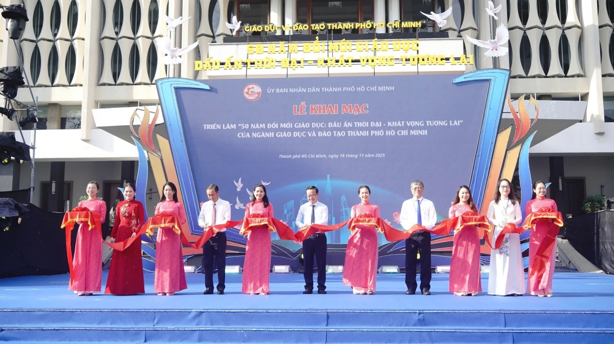 Lễ khai mạc triển lãm diễn ra sáng 18/11 (ảnh: k.S)