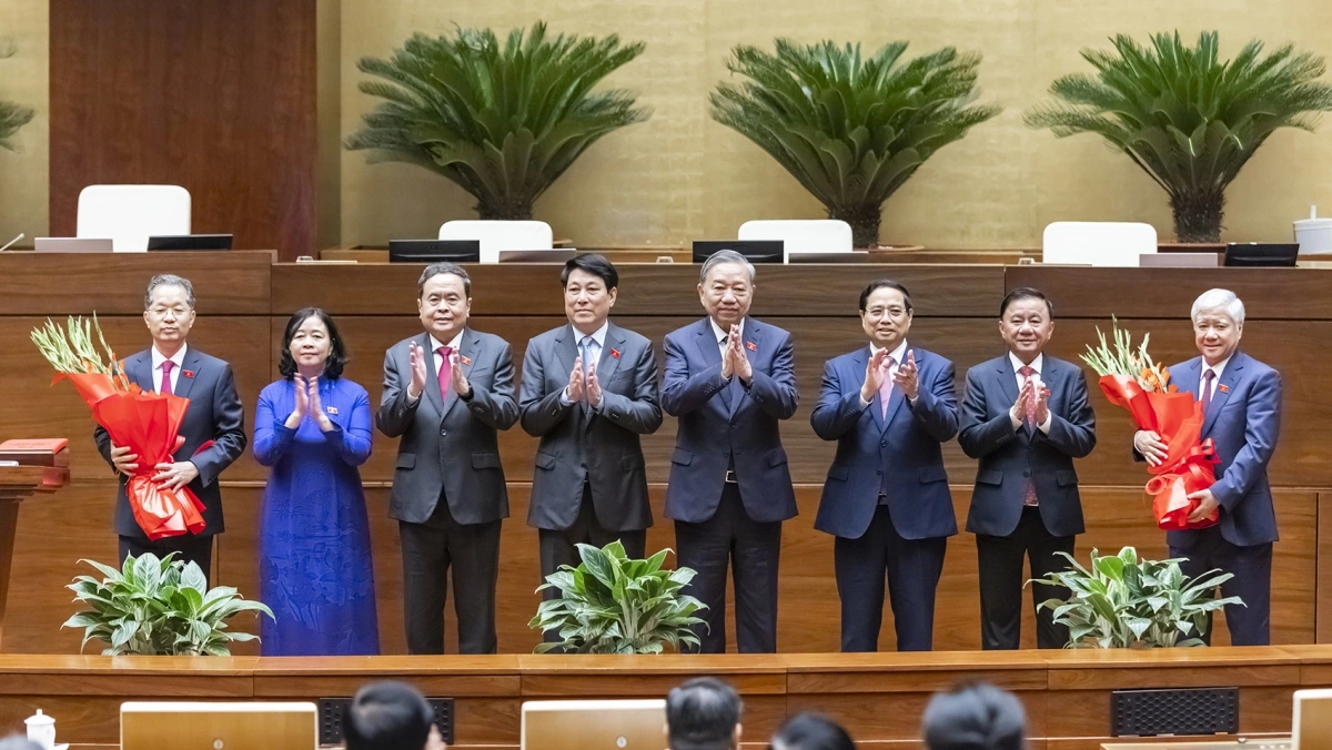Lãnh đạo Đảng, Nhà nước tặng hoa chúc mừng Phó Chủ tịch Quốc hội Đỗ Văn Chiến và Chánh án TAND Tối cao Nguyễn Văn Quảng