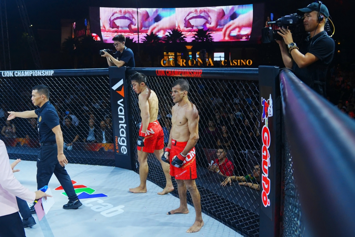 Sau cùng, các trọng tài tuyên bố trận đấu có kết quả hòa đồng thuận. Đây là lần đầu tiên kể từ khi thể thức MMA Duo xuất hiện, các võ sĩ phải nhờ đến những quyết định tính điểm từ các trọng tài để có được kết quả cuối cùng.