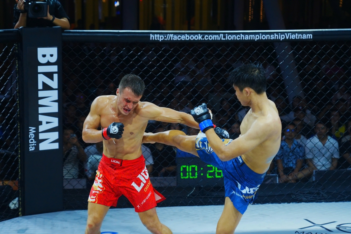 Sau gần 3 hiệp đấu, Rojanakat là người chiếm ưu thế và giành chiến thắng bằng knock-out sau những đòn đánh liên tiếp.