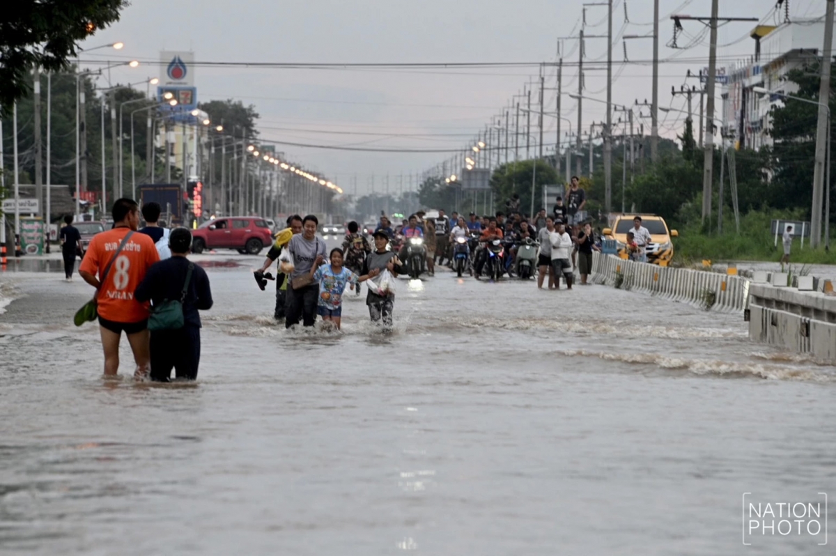 Tình trạng lũ lụt tại tỉnh Ang Thong, miền Trung Thái Lan. Ảnh: The Nation
