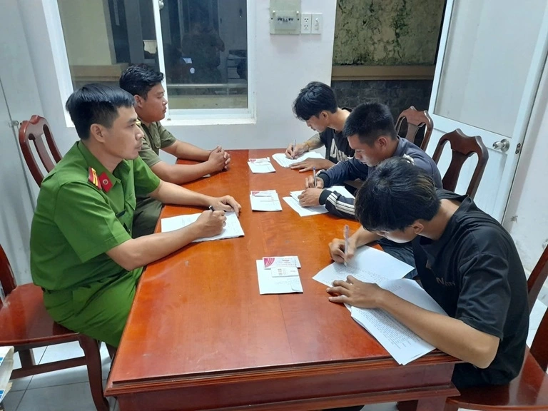 Cơ quan công an làm việc 3 đối tượng sử dụng trái phép chất ma túy