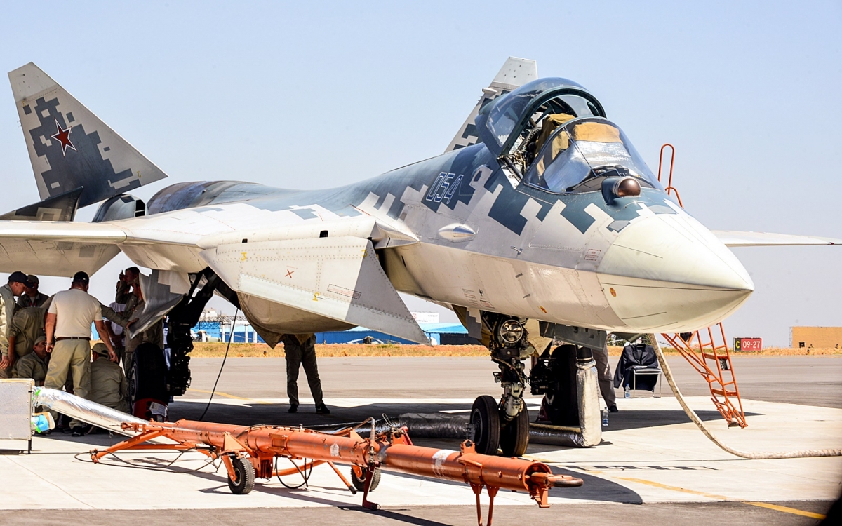 Một chiếc máy bay tiêm kích tàng hình Su-57 được Nga mang tới trưng bày tại triển lãm hàng không Aero India 2025 ở thành phố Bengaluru, bang Karnataka, miền Nam Ấn Độ hồi tháng 2/2025. Ảnh: ANI.