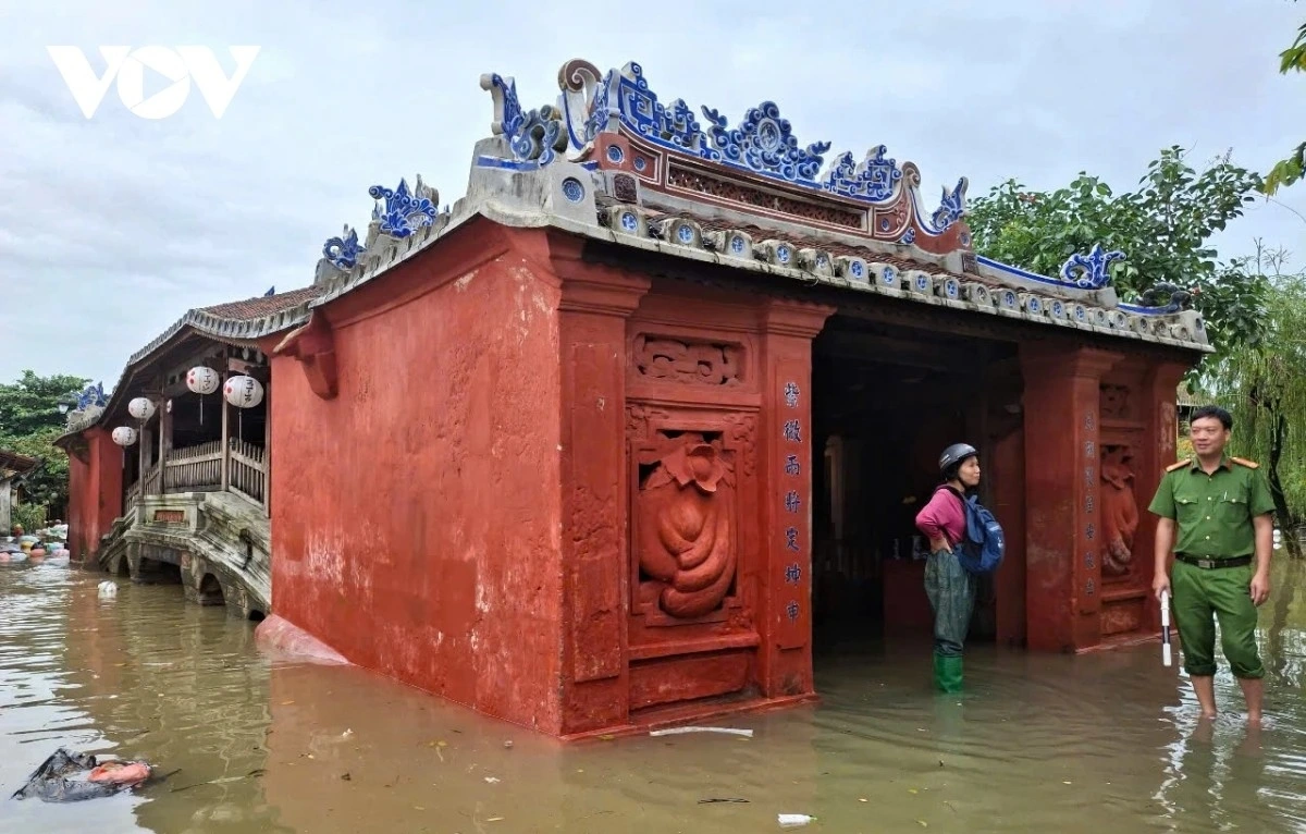 Cục Khí tượng Thủy văn cảnh báo trong 10 ngày tới (từ 3/11 đến 13/11), khu vực Trung Bộ tiếp tục hứng chịu nhiều hình thái thiên tai nguy hiểm, khi lũ trên các sông đang ở mức cao, ngập lụt diện rộng vẫn diễn ra, trong khi bão Kalmaegi – cơn bão mạnh đang di chuyển nhanh, dự kiến đi vào Biển Đông.