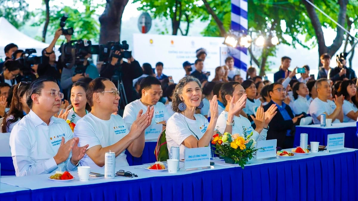 Các đại biểu tham dự chương trình