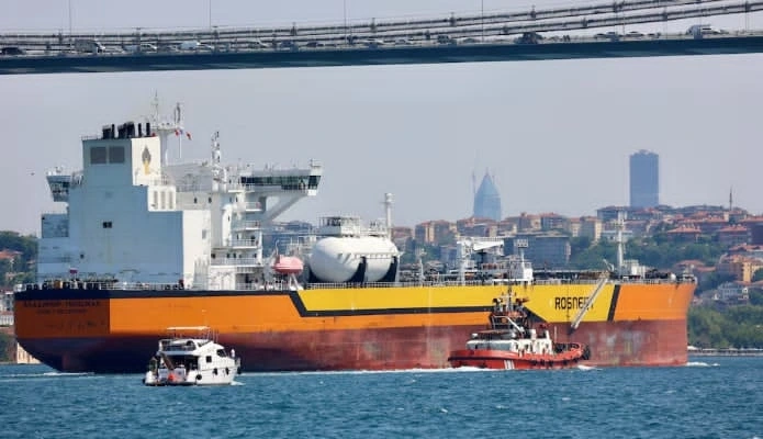 Một chiếc tàu chở nhiên liệu của Nga. (Ảnh: Reuters)