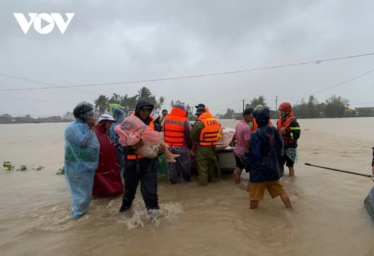 Mưa lũ lịch sử tại các tỉnh miền Trung trong những ngày qua đã gây thiệt hại nặng nề về người và của. Ảnh minh họa