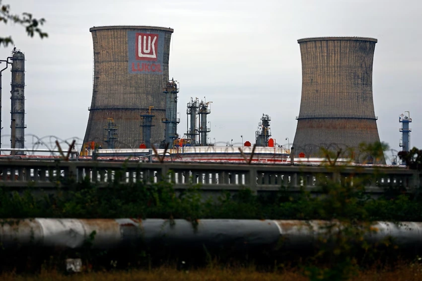 Mỹ tạm hoãn trừng phạt tập đoàn dầu khí Lukhoil của Nga. Ảnh: Reuters