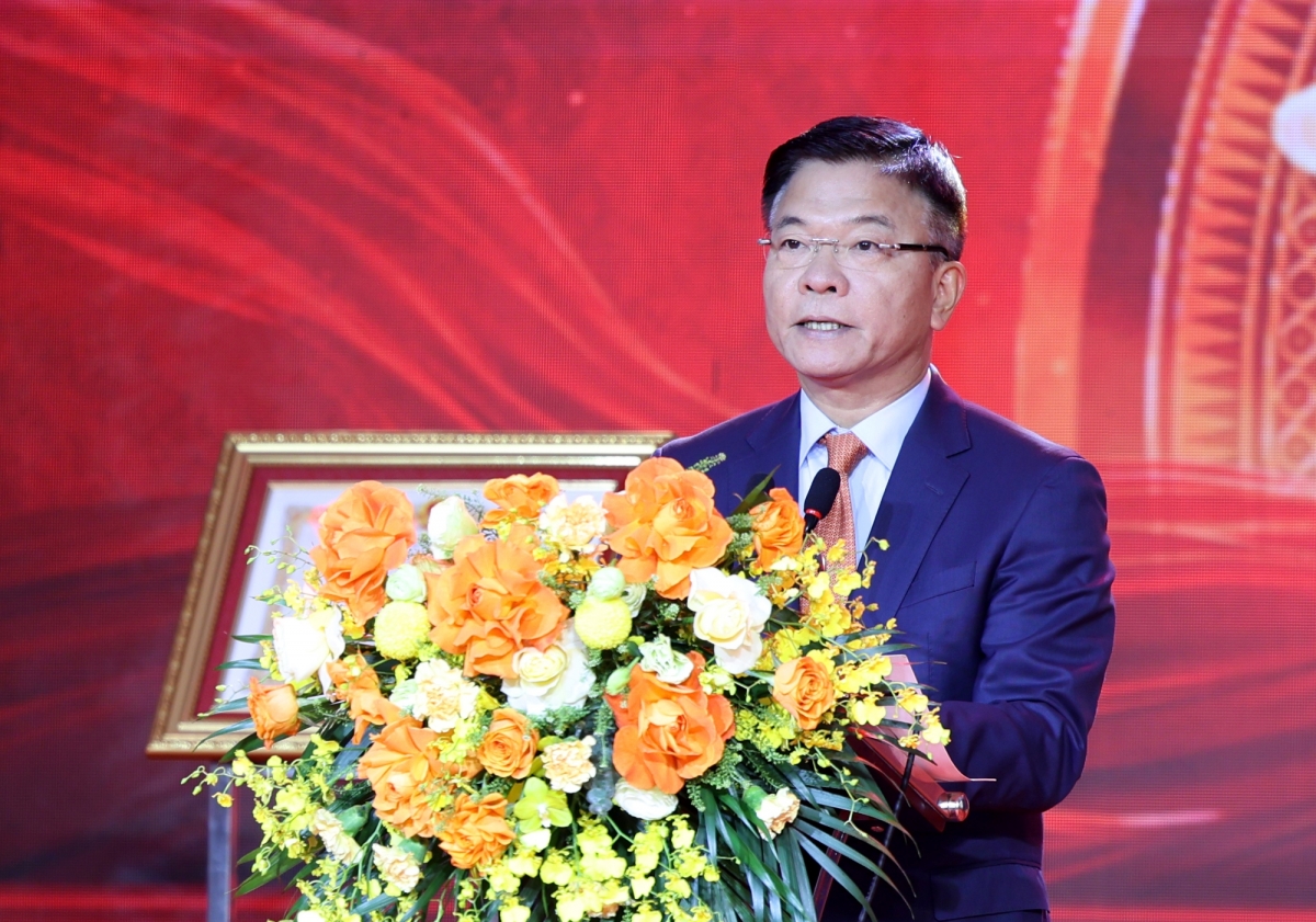 Phó Thủ tướng Lê Thành Long dự và phát biểu chỉ đạo tại Lễ kỷ niệm 80 năm truyền thống và 30 năm thành lập Trường Đại học Khoa học Xã hội và Nhân văn, Đại học Quốc gia Hà Nội - Ảnh: VGP/Đức Tuân