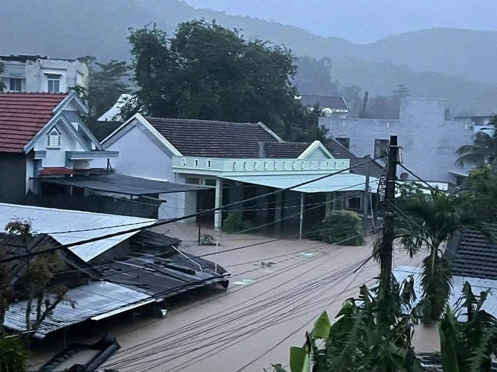 Xuân Phước (Đồng Xuân) nhiều gia đình kêu cứu trong đêm