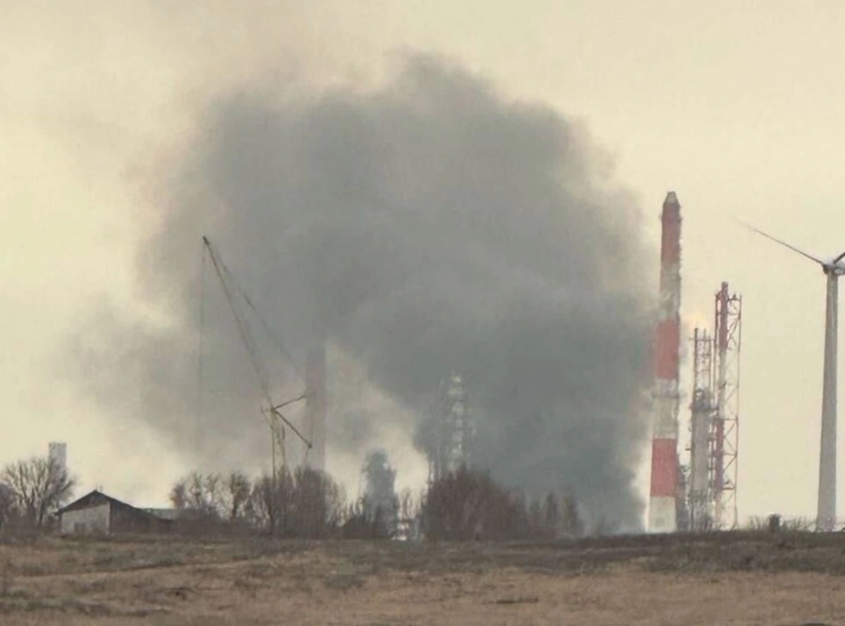 Cuộc tấn công của Ukraine vào nhà máy lọc dầu Orsknefteorgsintez ngày 11/11 ở vùng Orenburg của Nga. Ảnh: Telegram