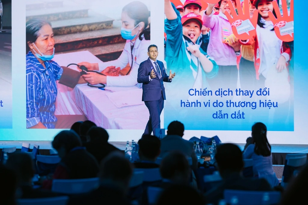 Ông Ankush Wadehra - Phó Tổng Giám đốc ngành hàng Chăm sóc cá nhân Việt Nam phát biểu tại sự kiện