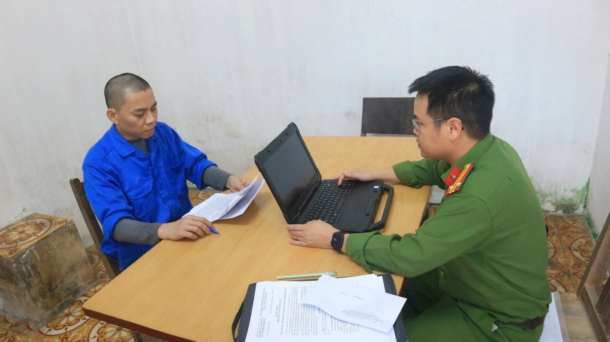 Đối tượng Nguyễn Văn Đạt tại cơ quan công an