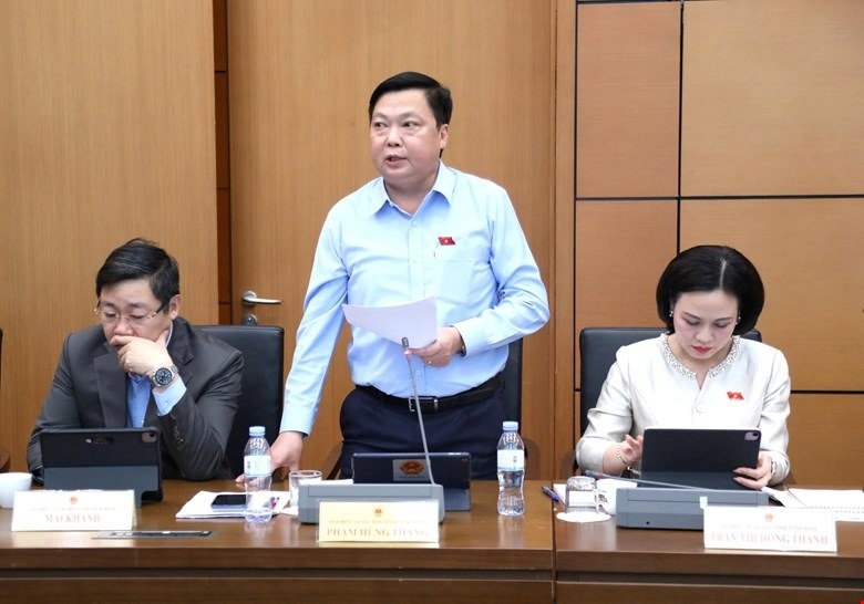 Đại biểu Phạm Hùng Thắng quan tâm đến việc bảo vệ người tố cáo. Ảnh Quốc hội 