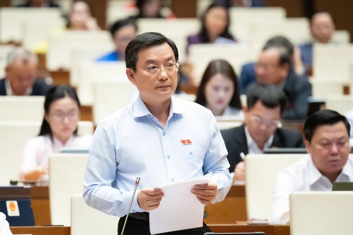 ĐBQH Phạm Trọng Nhân cho rằng, một quốc gia hiện đại không chỉ phòng thủ bằng vũ khí mà còn phòng thủ bằng sức khỏe.