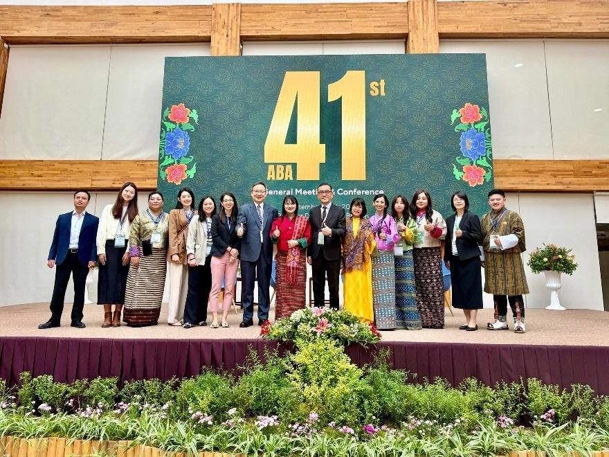 Phó Tổng Giám đốc Agribank Phùng Thị Bình cùng các đại diện Việt Nam tham dự Đại hội ABA
