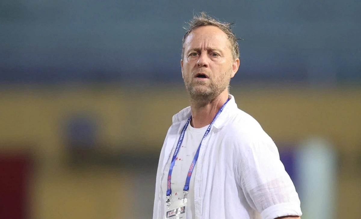 HLV Polking và học trò sẽ gặp Hà Tĩnh ở vòng 11.