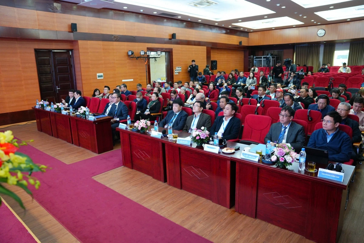 Quang cảnh diễn đàn