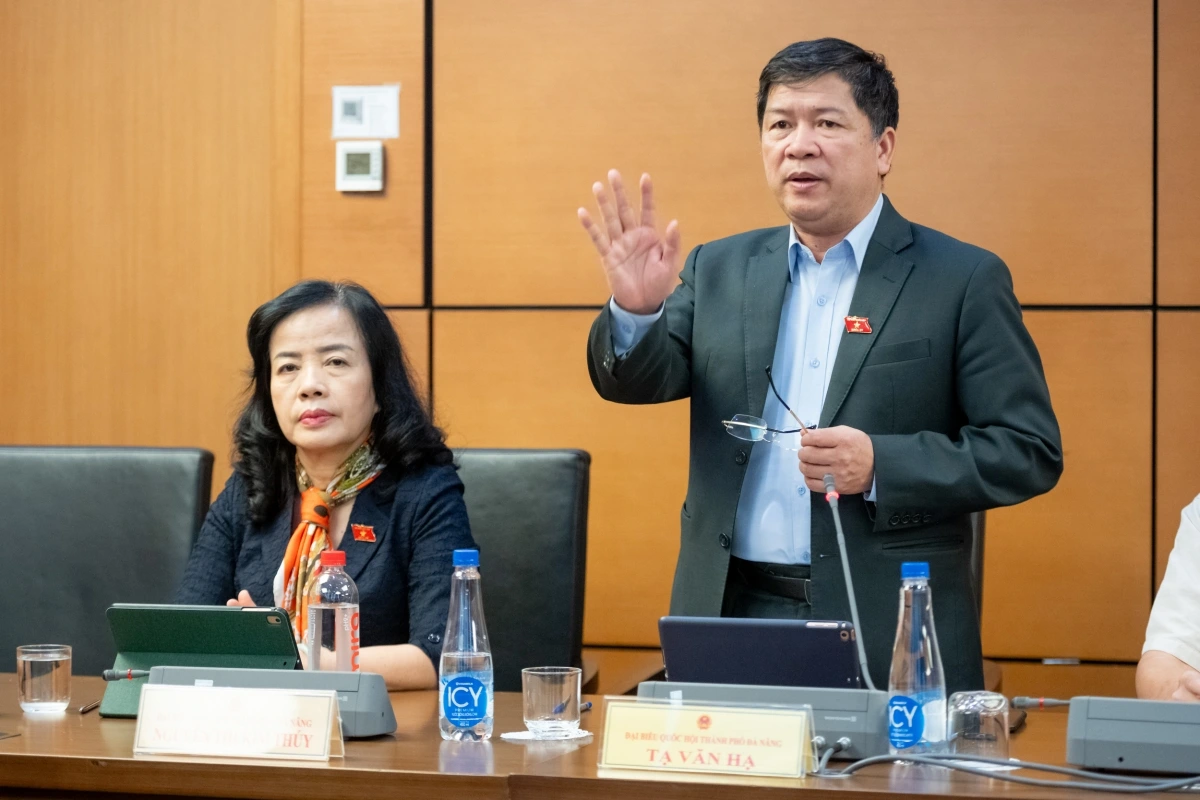 Đại biểu Tạ Văn Hạ, đoàn Đà Nẵng (Ảnh: Quốc hội)