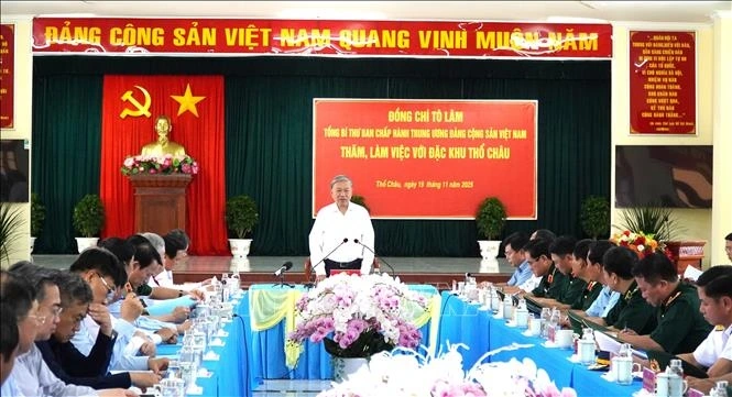 Tổng Bí thư Tô Lâm và đoàn Công tác Trung ương đến thăm, làm việc tại đặc khu Thổ Châu, tỉnh An Giang (Ảnh: Văn Sĩ/TTXVN)