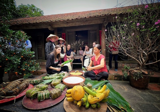 It is necessary to develop concrete, immersive experiences that effectively capture the emotions of diverse customer groups.