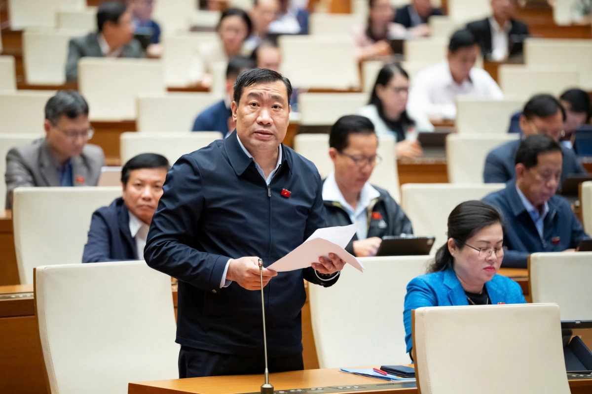 ĐBQH Thạch Phước Bình đề nghị quy định rõ các hành vi tội phạm mạng và hình sự hóa các hành vi vi phạm an ninh mạng. Ảnh Quốc hội.