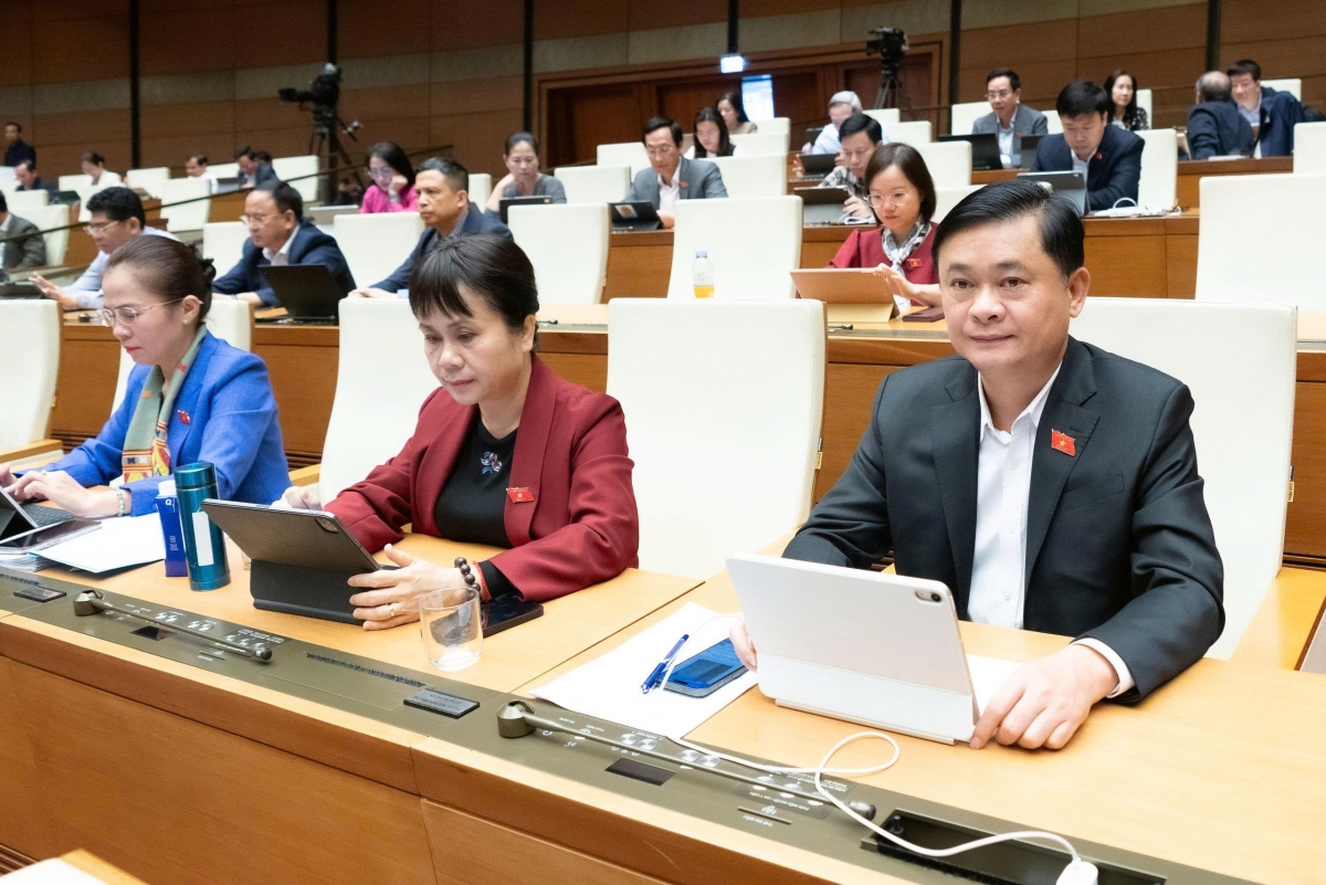 Sáng 12/11, ĐBQH thảo luận ở hội trường về Dự án Luật Thi hành án hình sự (sửa đổi), Dự án Luật Thi hành tạm giữ, tạm giam và cấm đi khỏi nơi cư trú (Ảnh: Quốc hội)