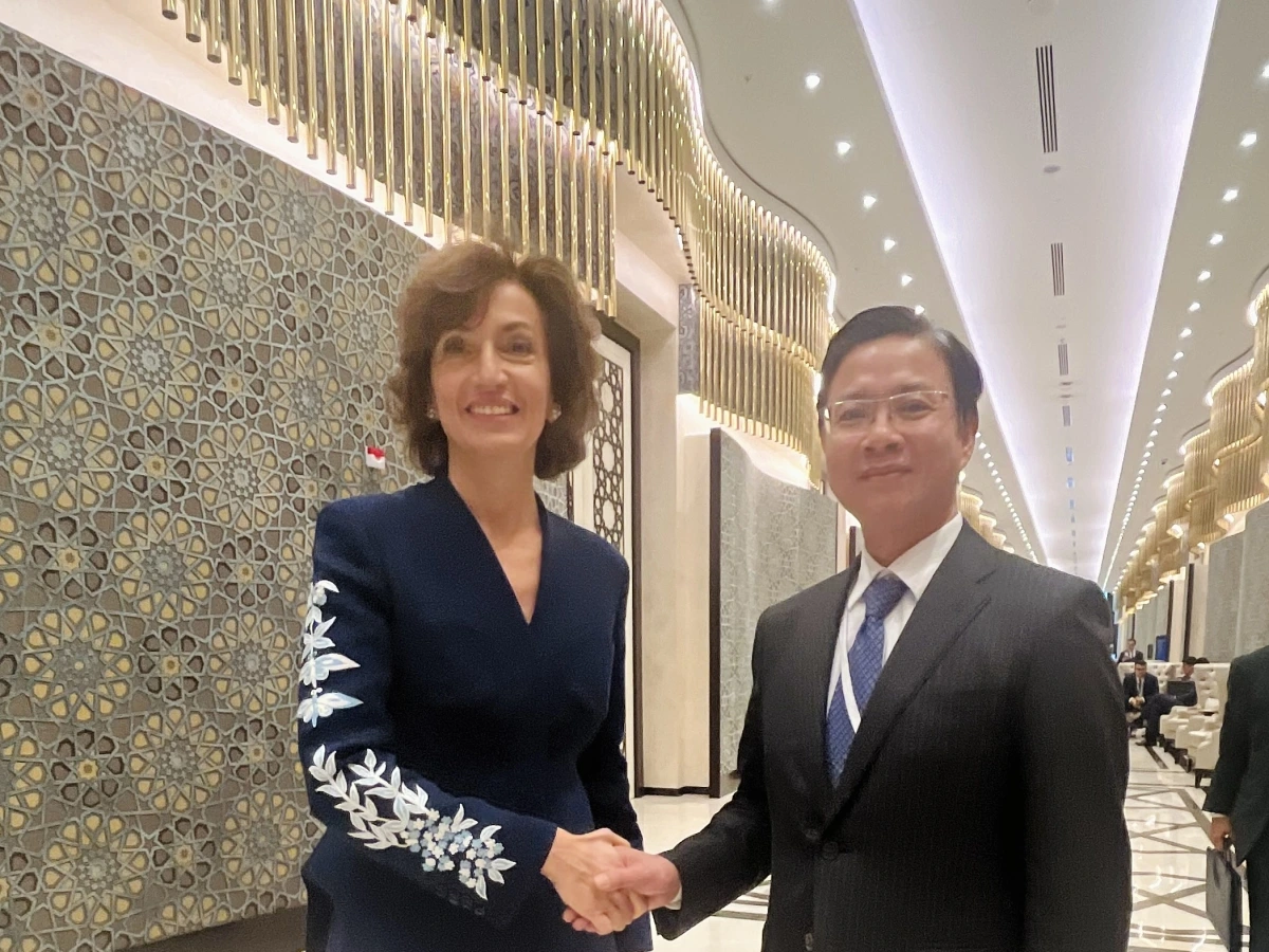 Thứ trưởng Ngoại giao Ngô Lê Văn (phải) gặp bà Audrey Azoulay, Tổng Giám đốc UNESCO.