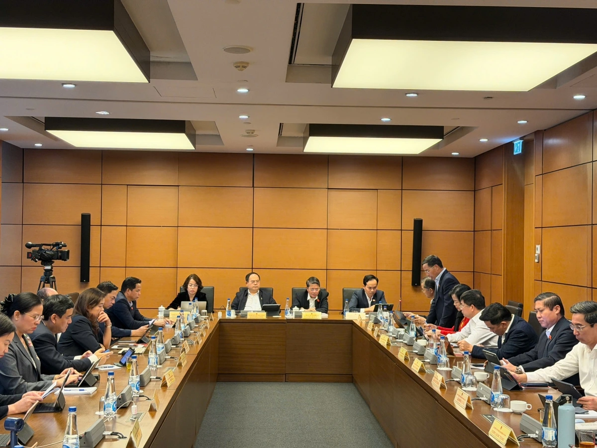 Đại biểu Quốc hội thảo luận tổ ngày 4/11. Ảnh Quốc hội 