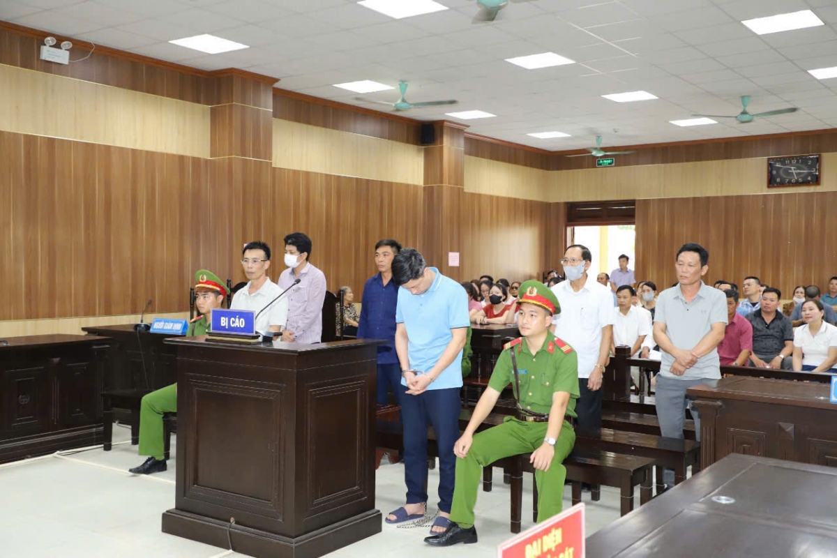 Xét xử vụ án “Lợi dụng chức vụ, quyền hạn trong khi thi hành công vụ” và “Thiếu trách nhiệm gây hiệu quả nghiêm trọng” xảy ra tại xã Quảng Chính, huyện quảng xương ( cũ), tỉnh Thanh Hóa