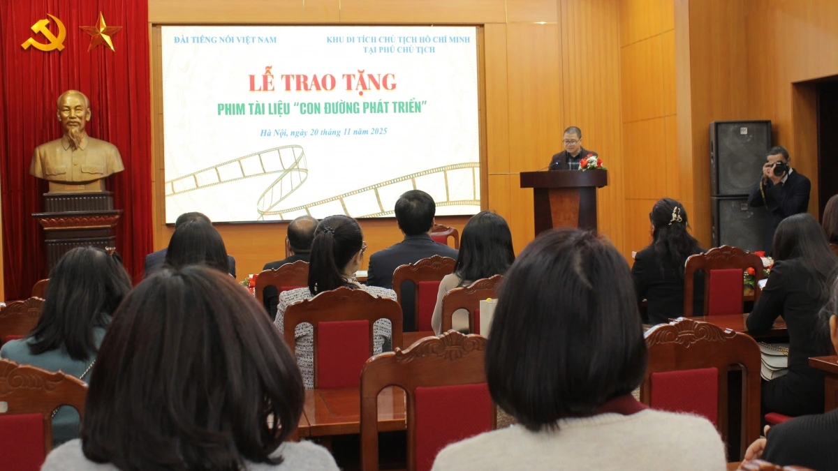 Toàn cảnh buổi lễ trao tặng