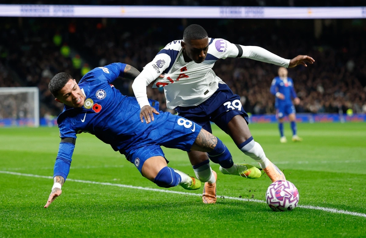 Dù trận đấu diễn ra khá nhanh nhưng lại ít có các cơ hội nguy hiểm (Ảnh: Reuters)