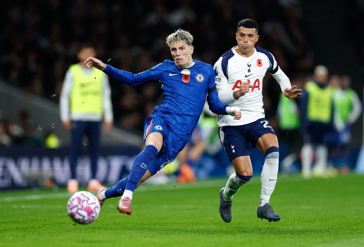 Chelsea có nhiều cơ hội nguy hiểm hơn Tottenham (Ảnh: Reuters)